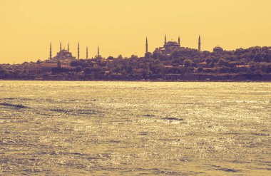 İstanbul 'daki Osmanlı tarzı caminin dış görünüşü
