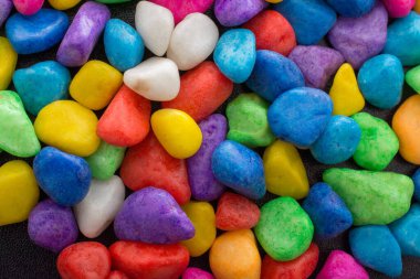 Küçük renkli çakıl yığını taş arka plan olarak