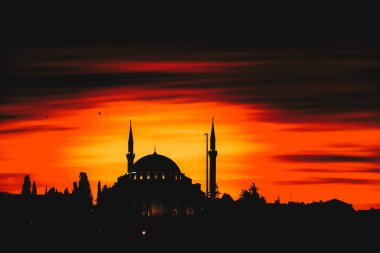 İstanbul 'daki Osmanlı tarzı caminin dış görünüşü