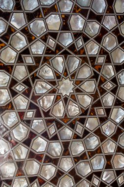 Osmanlı sanatı İnci kaküllerin Anası örneğidir