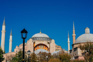 Ayasofya, Bizans mimarisinin dünyaca ünlü anıtı.