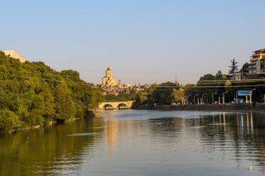 Gürcistan 'da Tiflis' in Kura Nehri manzarası