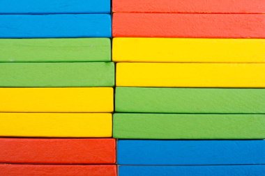 Beyaz arkaplanda renkli Domino Blokları