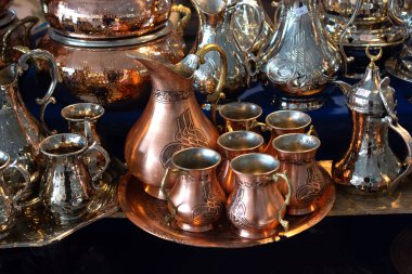 Görünüşte çok eski tarz metal ewer su kavanozu