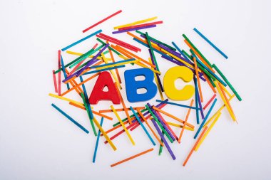 Erken eğitim kavramı için alfabe ABC tahta harfler