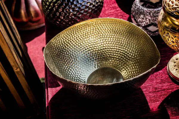 Geleneksel Osmanlı Türk stili metal kasesi