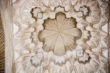 Osmanlı mermeri, çiçek desenli oyma sanat eserleri