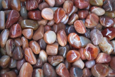 Belli bir tipte doğal mineral değerli taşlar.