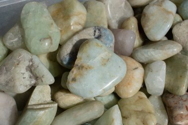 Belirli bir türün doğal mineral değerli taşlar