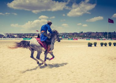 Türk erkeği ve binicisi etnik kıyafet örnekleri