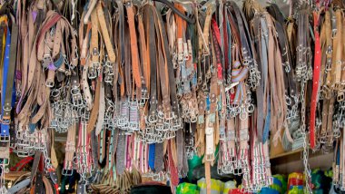 Giysi tasarımı için tokalı kemerler