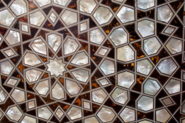 Osmanlı sanatı İnci kaküllerin Anası örneğidir