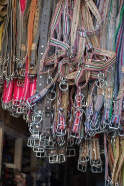 Giysi tasarımı için tokalı kemerler