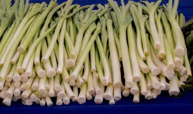 Türk sokak pazarında pırasa