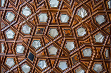 Osmanlı sanatı İnci kaküllerin Anası örneğidir