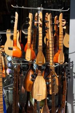 Klasik Türk teli enstrümanı Saz, baglama