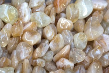 Renkli yarı değerli taşlar. Mineral taşlar, şifalı taş koleksiyonu..