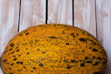 Markette güzel olgun kavunlar