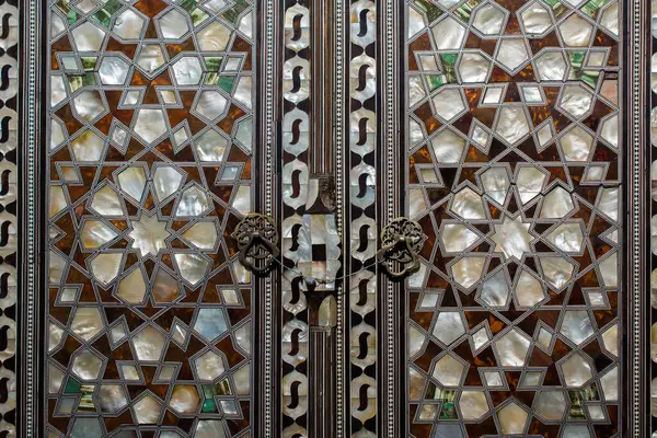 Osmanlı sanatı İnci kaküllerin Anası örneğidir