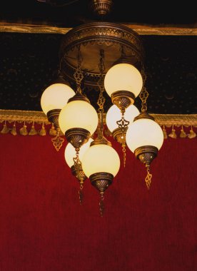 Osmanlı Türk tarzı dekoratif lambaları yanıyor