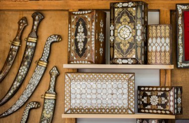 Osmanlı tarzı sanat. İnci kakmalı anne. Örnek.