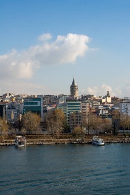 İstanbul Altın Boynuzu 'ndan Galata Kulesi manzarası