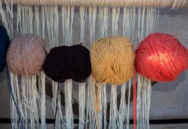 Yuvarlama dizileri ya da renkli iplik makaraları