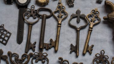 Metalden yapılmış Retro biçimli renk dekoratif anahtarı