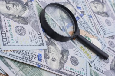 Büyüteç camı yerleştirilir üzerinde bizden Doları banknot