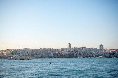 Uzak mesafedeki Ayasofya ve Mavi Cami 'nin olduğu Bakire Kulesi' nden akşam görüntüsü.