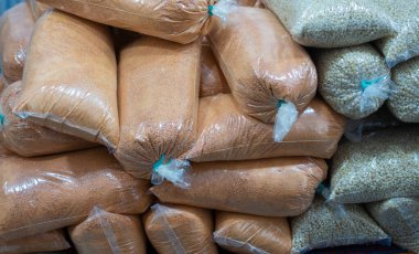 Tarhana, kaymak, domates ve undan yapılmış Türk yemeği