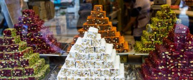 Geleneksel Türk Lokum şekeri ile kaplanmış yumuşak şekerler