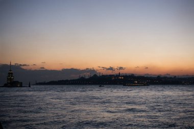 Uzak mesafedeki Ayasofya ve Mavi Cami 'nin olduğu Bakire Kulesi' nden akşam görüntüsü.