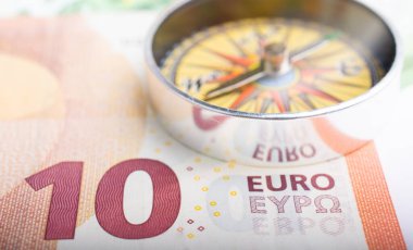 Euro banknotları ile Euro pusula finans yönü