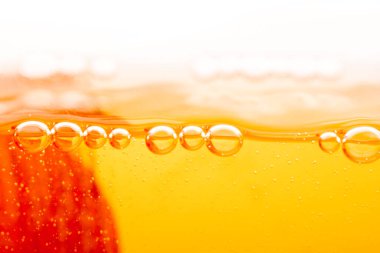 Sıvı haldeki oksijen kabarcıkları makro doğal arkaplan olarak su altında