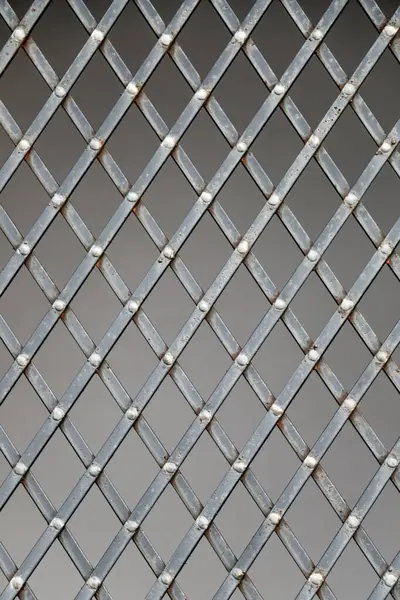 Dekoratif renkli ahşap çitin bir kısmını kapatın.