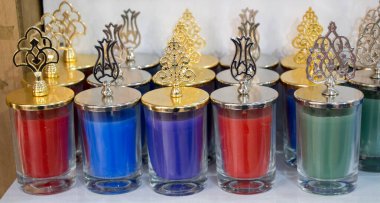 Osmanlı tarzında yapılmış boş şişeler.