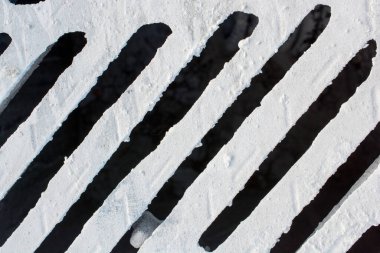 Beton bir arka plan ile kurulan Pattens