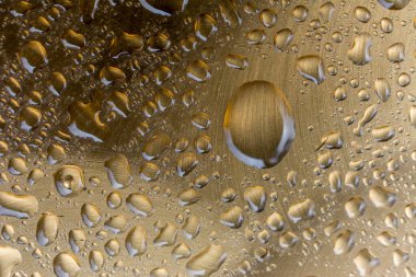 Yakın plan görüntüde su damlalarıyla kaplı arkaplan