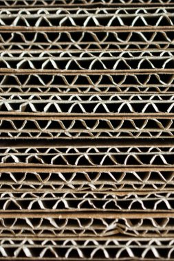 Oluklu karton kenarları doku endüstriyel arka plan olarak karton kazık