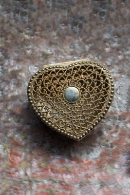 Kalp şeklinde renkli dekoratif nesneler