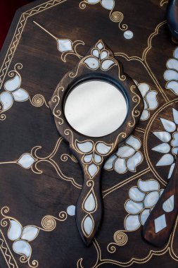 Ayna üzerinde Pearl kakma annesi Osmanlı sanat örneği