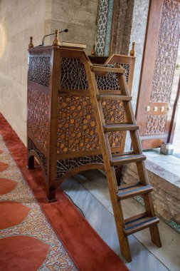 Ahşap minbar, camide Osmanlı döneminin vaaz kürsüsü