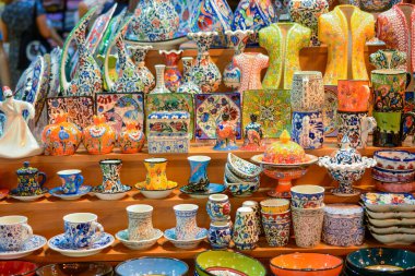 Çarşı içinde Türk Seramik