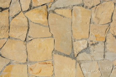 Aynı tip ve taştan yapılmış duvar.