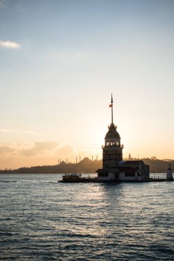 Uzak mesafedeki Ayasofya ve Mavi Cami 'nin olduğu Bakire Kulesi' nden akşam görüntüsü.