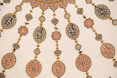 Osmanlı zamanının çiçek desenli örneği