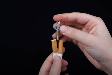 Dünya Tütüne Hayır Günü posteri sigara içilmez diyor.