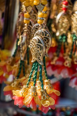 Metalden yapılmış Lale şekli simgesi