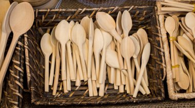 Tahtadan yapılmış çay kaşıkları.